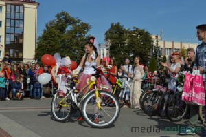 Красавица на велосипеде в Пинске